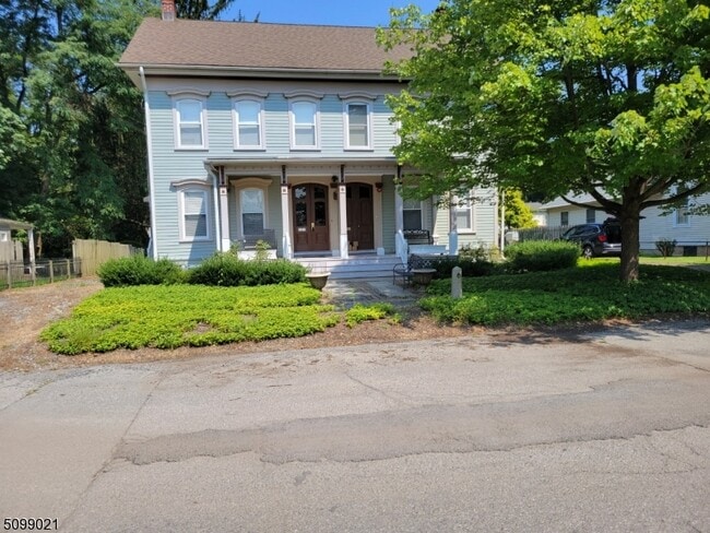 Building Photo - 131 4th St Unit B-B Rental