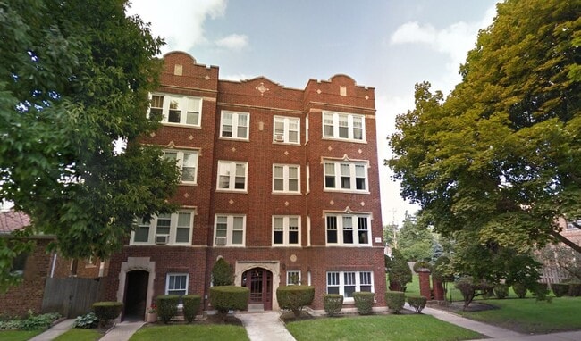Photo - Spacious Renovated Top Floor 2bed/1bath In West Rogers Park Unit 2708-3S