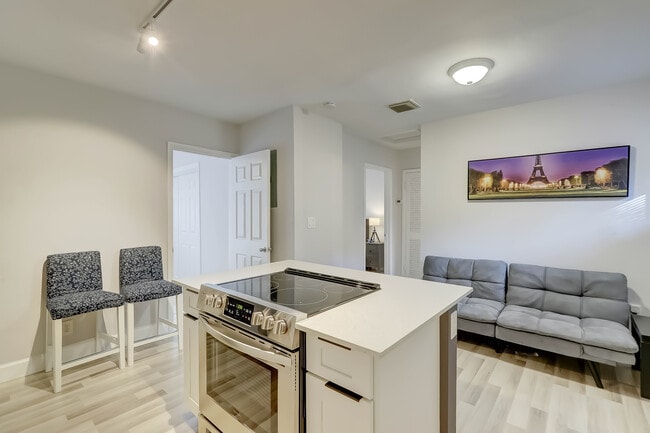 Photo - 619 SW 14th Ave Unit 4