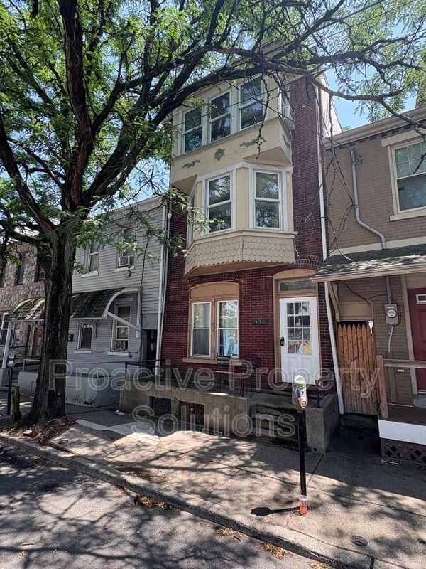 Building Photo - 934 Walnut St Rental