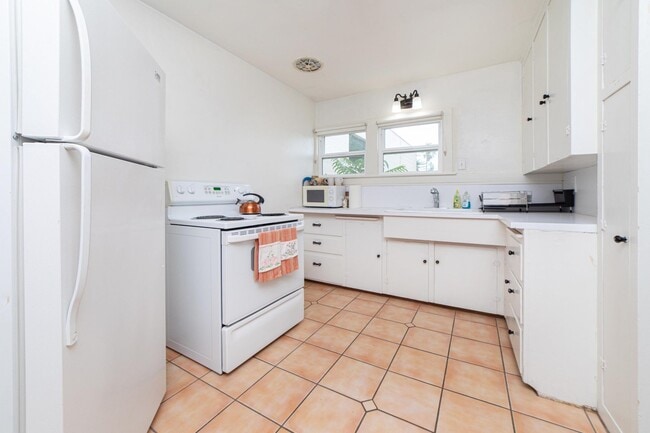 Photo - 1429-1431 Gold St Unidad 1431