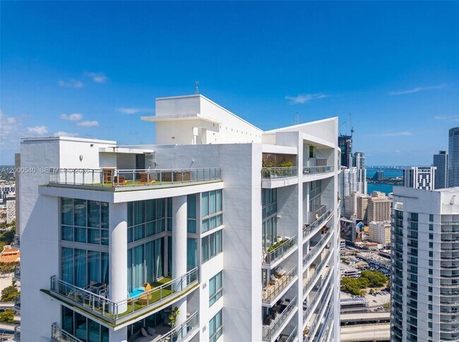 Photo - 90 SW 3rd St Unidad PH-12