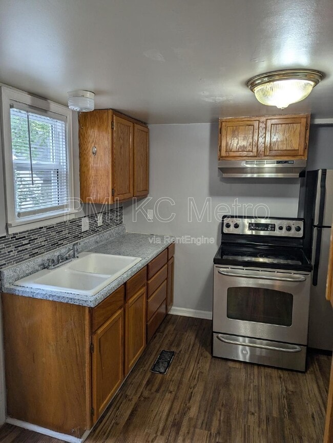 Photo - 724 S Grand Ave