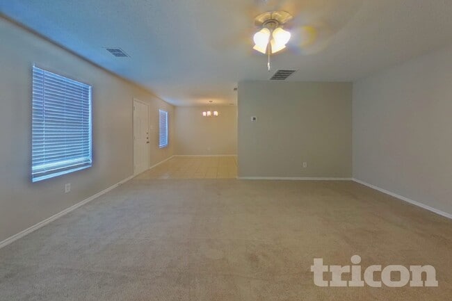 Photo - 4865 Waterford Dr