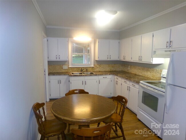 Photo - 718 Brown Ave