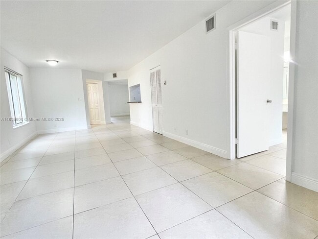 Building Photo - 9420 SW 140th Ct Unit 9420