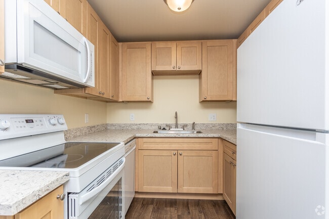 2BR, 1BA - 864SF - Kitchen - Pacific Manor Apartments