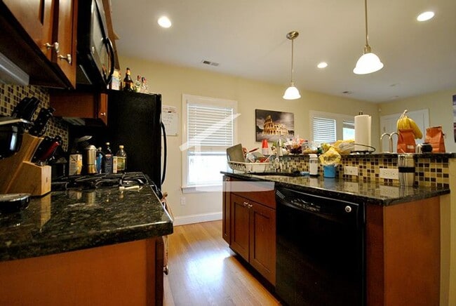 Photo - 9/1 Renovated 4BR/2BA near Oak Sq, Mass Pike, Brighton Ctr!