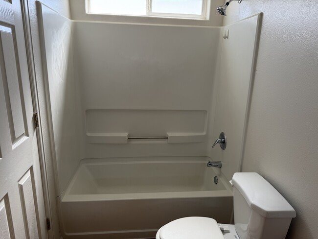 Main bath - 3178 D 1/2 Rd