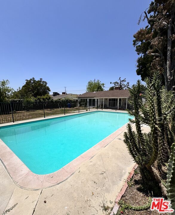 Building Photo - 8936 Balboa Blvd Rental