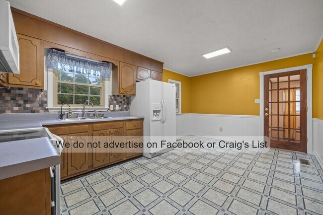 Photo - Iris Gardens- Columbine Road