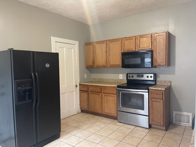 Photo - 4 Bedroom 2 bath House Available Now!!