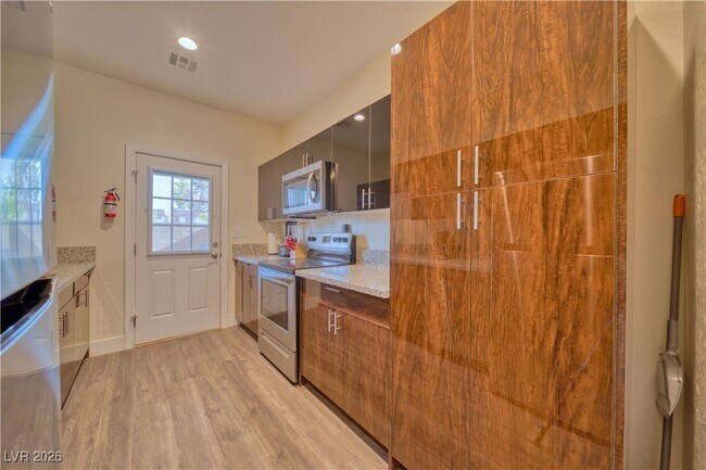 Photo - 1100 S Nail Crk Ct