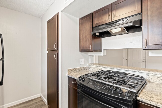 Brookhollow Apartments