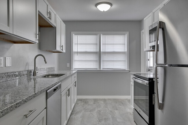 Photo - 2110 S 50th St