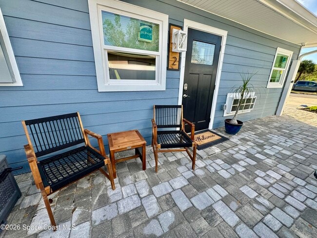 Building Photo - 208 Seminole Ave W Unit 2