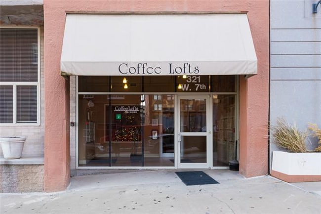 Photo - 321 W 7th St