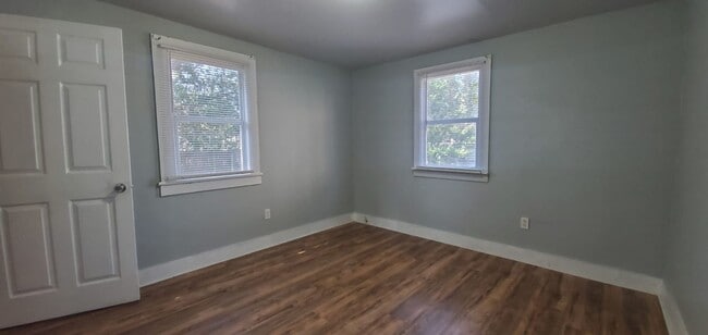 Photo - $300 OFF FIRST MONTHS RENT MOVE-IN SPECIAL!!
