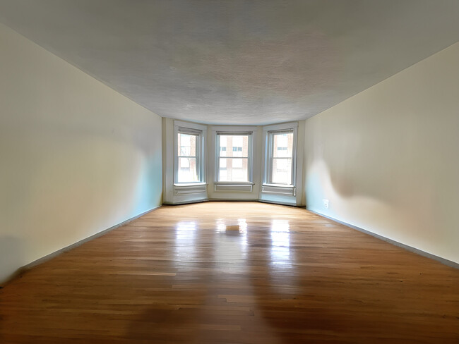 Photo - 31 Stearns Rd Apartments