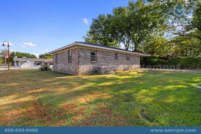 Photo - 141 W Main St