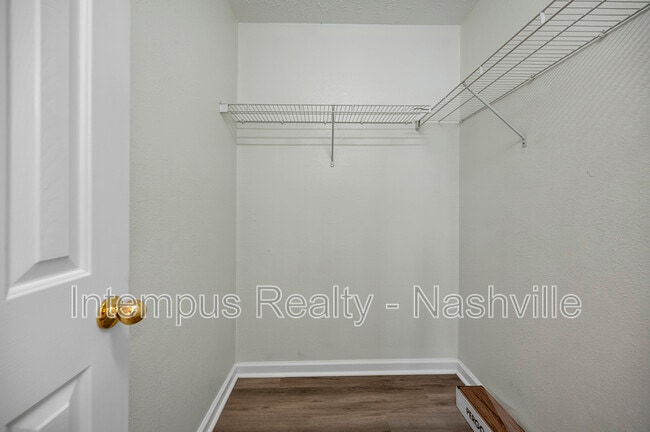 325 Shoshone Pl