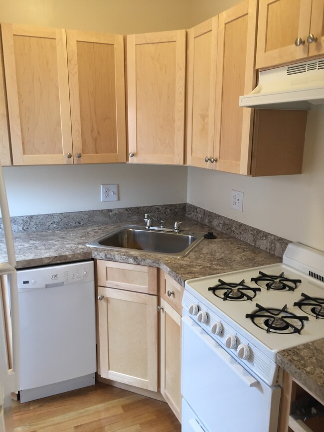Building Photo - 869 Beacon St Unit 3 Rental