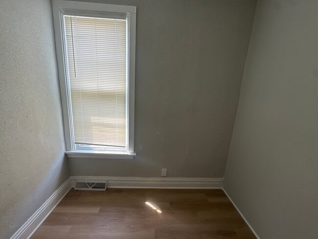 Photo - 265 W 107th St