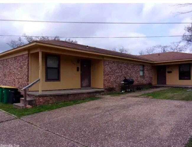 Building Photo - 1722 W 44th St Unit B