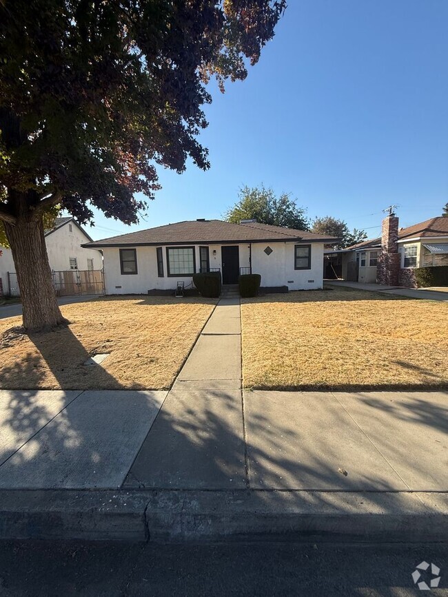 Building Photo - Darling Home in Central Bakersfield!