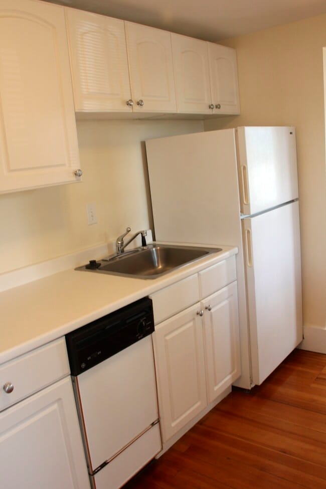 Photo - 158 Pearl St Unit 4