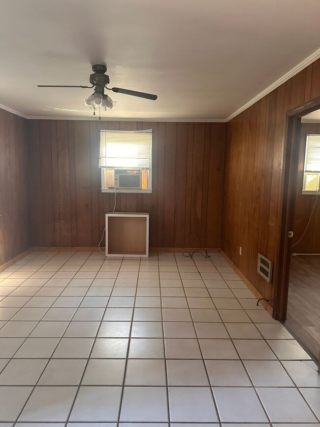 Photo - 1124 Erskine Rd