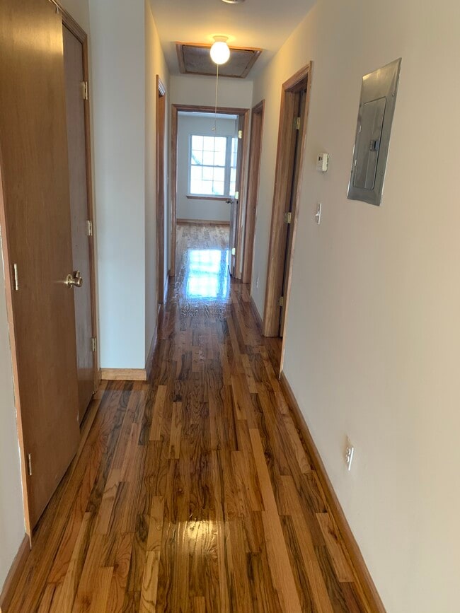 Photo - 555 Livingston St