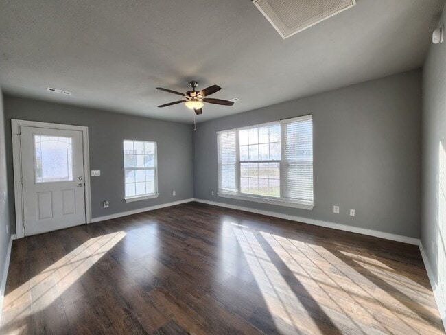 Photo - 7642 SW Regional Airport Blvd