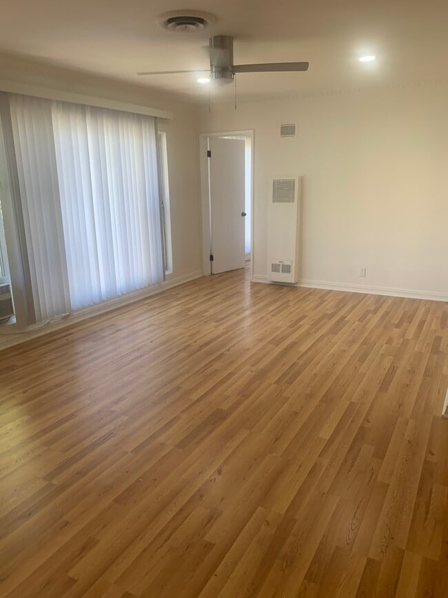 1043 N Sierra Bonita Ave