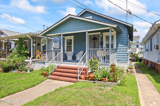 Building Photo - 404 16th Ave