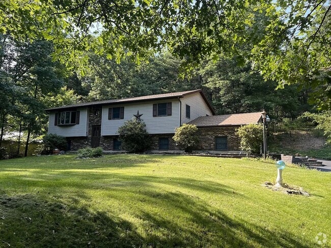 Building Photo - 135 Mills Rd Rental