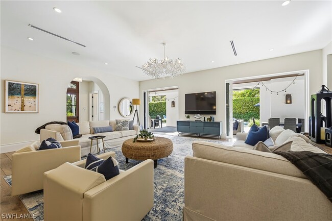 Photo - 215 3rd Ave N