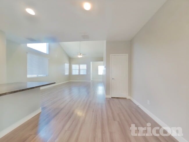 Photo - 2630 E Danbury Rd