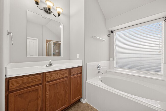 Photo - 11915 Lois Ln Dr
