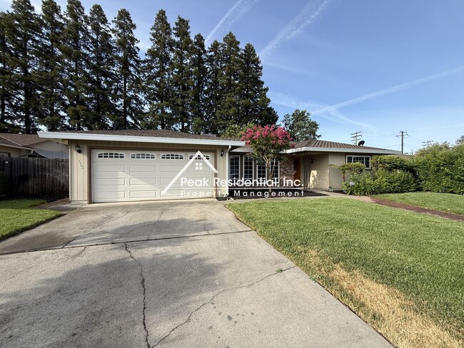 Photo - Spacious 3bd/2ba Carmichael Home With Sun Room