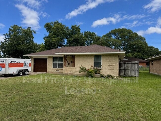 Building Photo - 409 LaSalle Drive