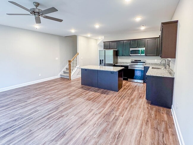 Photo - Knoxville 37918 - 3 bedroom, 2.5 bath home - Contact Dustin Fisher (865) 773-7458
