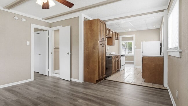 Photo - 1511 E Harry Ave