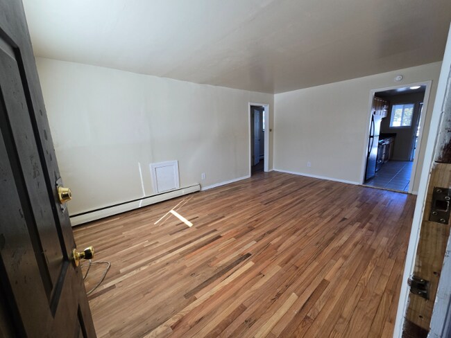 Photo - 3210 Ellwood Ave Unidad B