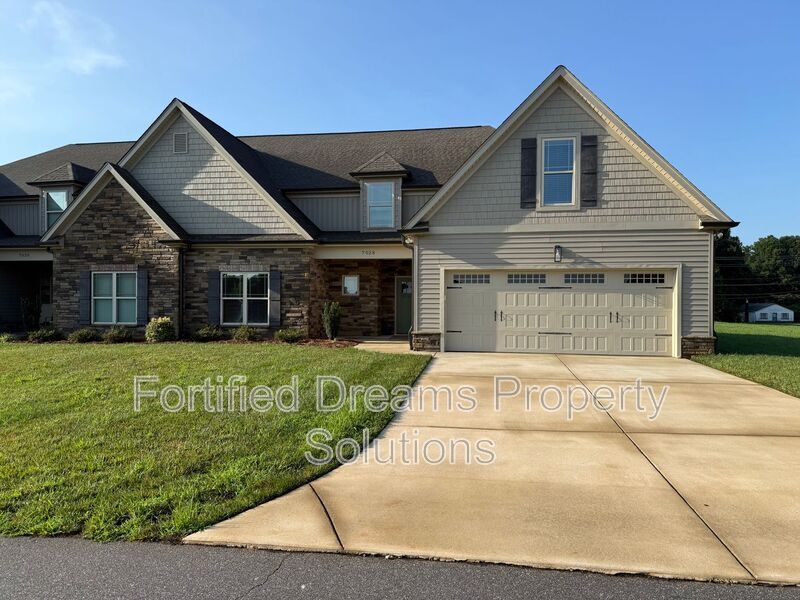 Photo - 7028 Westfield Vlg Cir House
