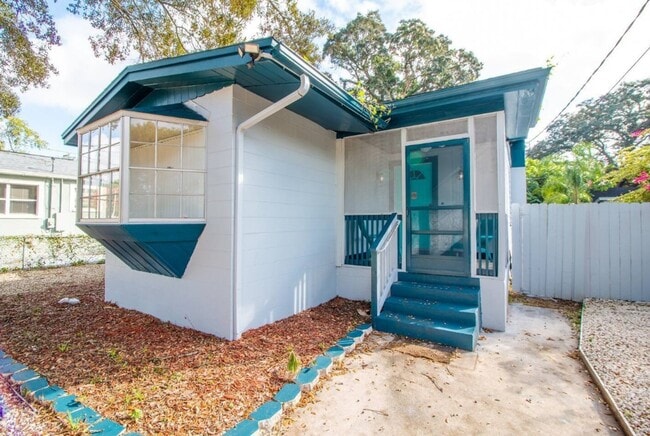 Photo - 1815 Larkin Ave