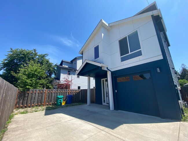 Building Photo - 6622 SE 57th Ave