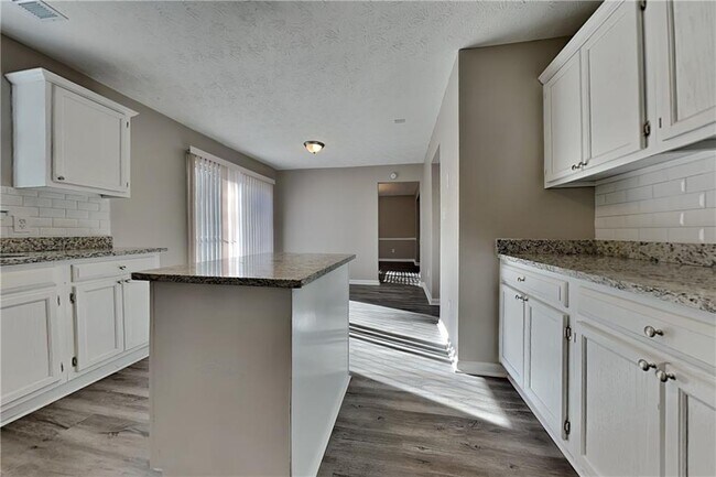 Photo - 5260 Harbins Point Ln NW