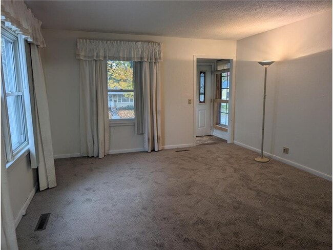 Photo - 5027 6th St NE