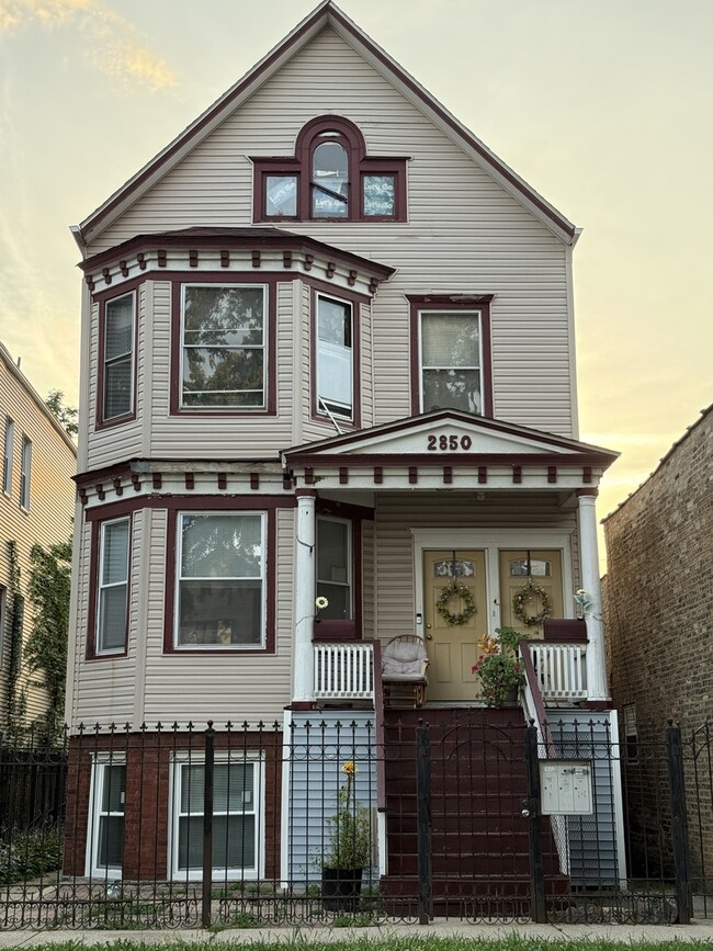 Building Photo - 2850 N Avers Ave